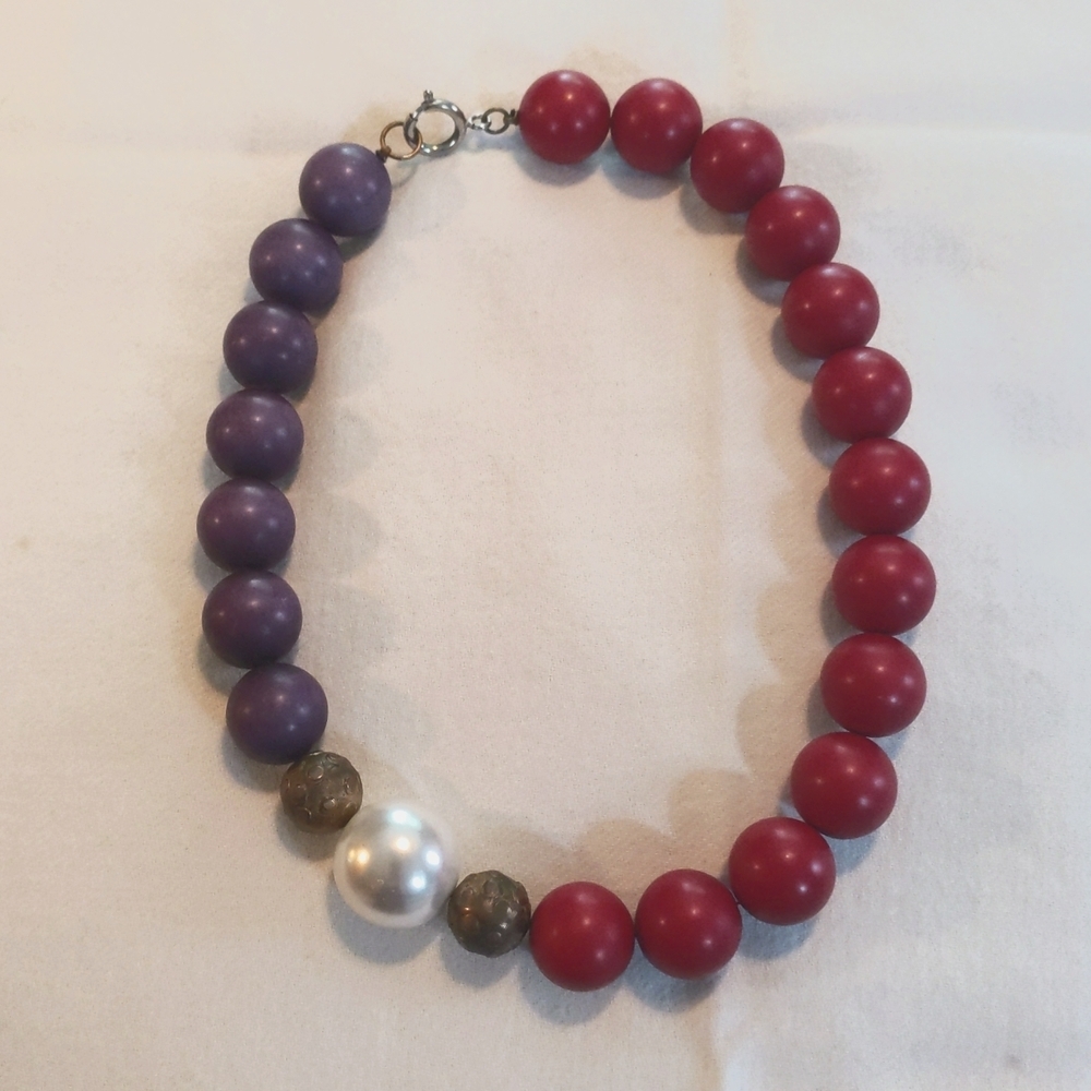 Statement single faux pearl chocker